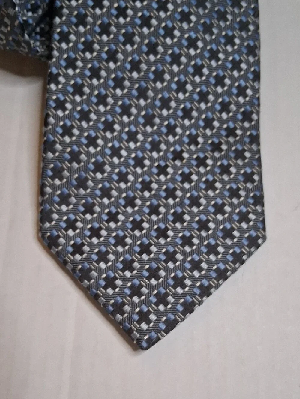 Banana Republic Gray Patterned Men's Tie with Light Blue Accents